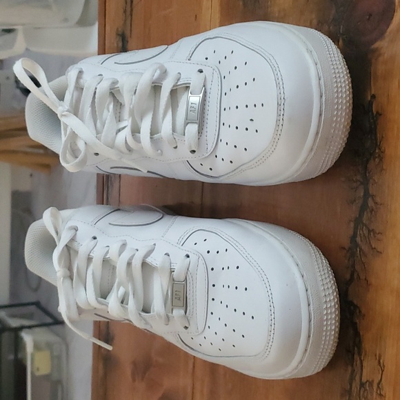 All White Nike Air Force 1’s Mens Sneakers, Men's Shoes - Size 9.5 - Picture 3 of 12